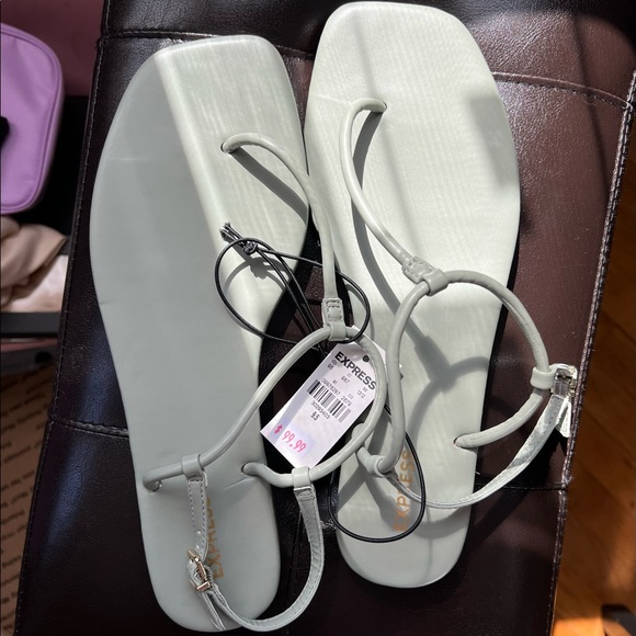 EXPRESS T-STRAP SANDAL - Picture 2 of 3